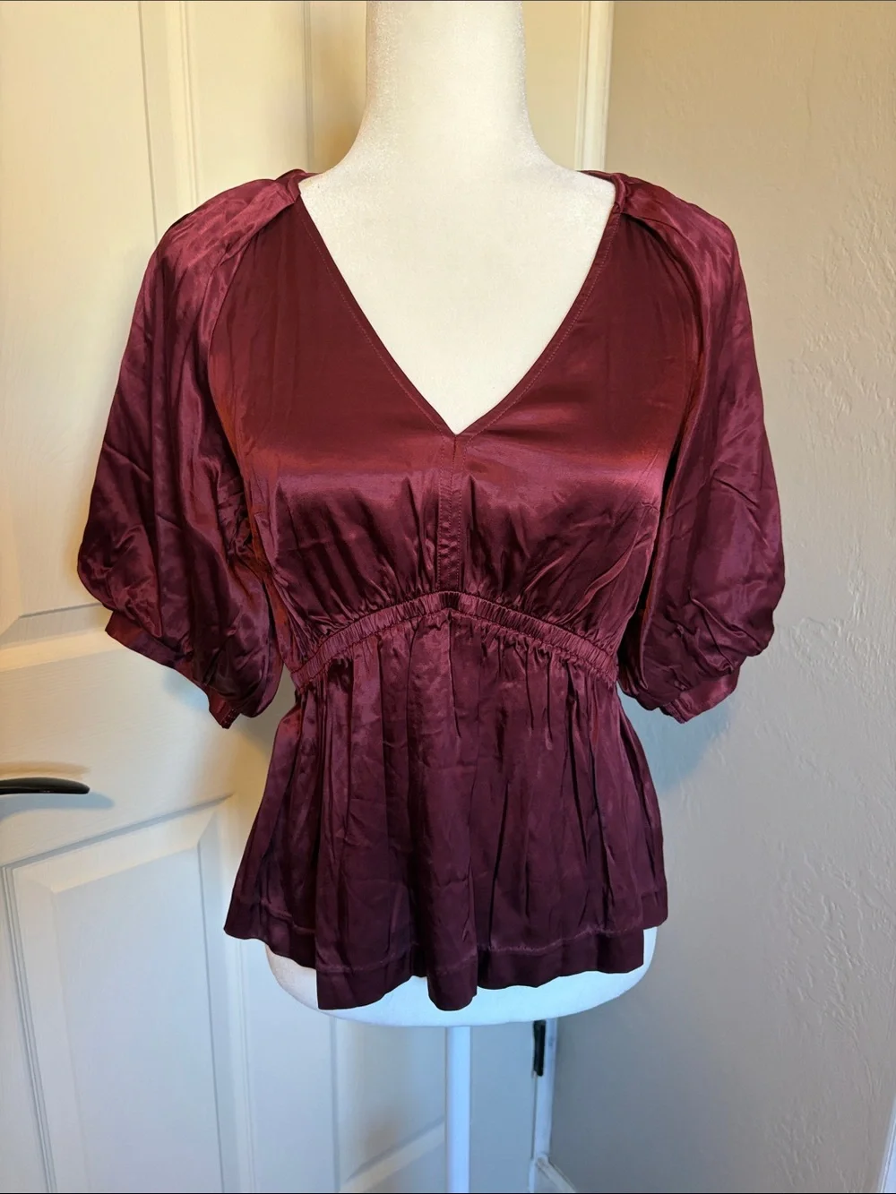 Madewell Shirred Puff sleeve Satin V-Neck Peplum Top in Wine